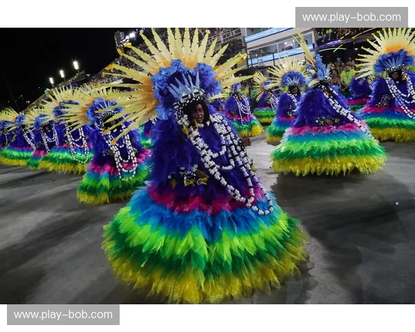 橙色风暴与桑巴舞步：荷兰与巴西的绿茵史诗